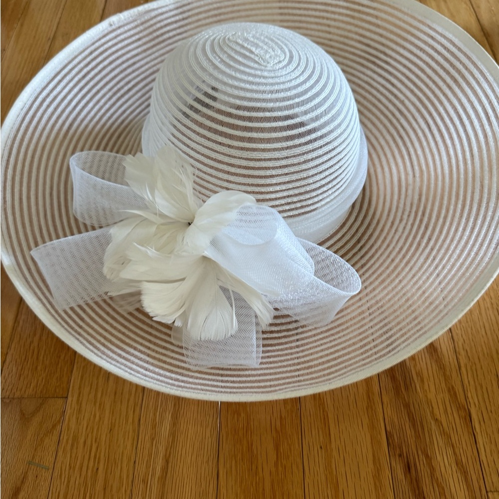 Elegant White Wide-Brim Hat